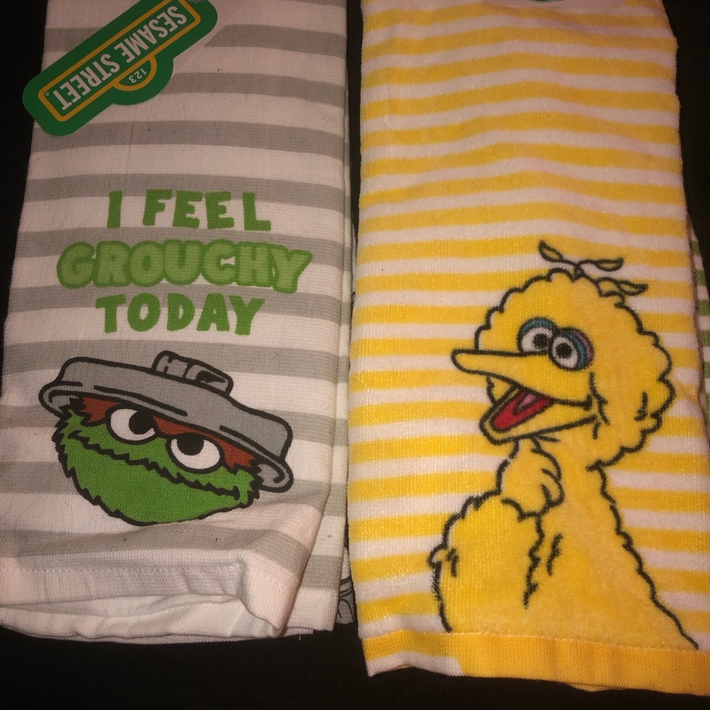 ‼️(FOUR) Sesame Street Kitchen Towels Set -see 2nd photo for additional pattern